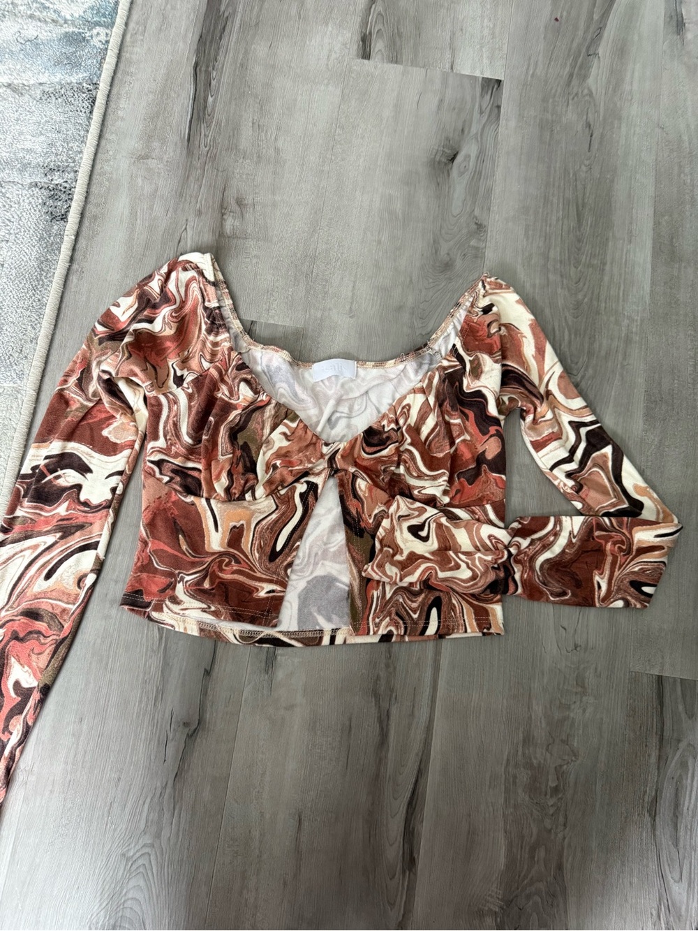 Swirl-Print Long Sleeve Sweetheart Crop Top - Rust & Cream